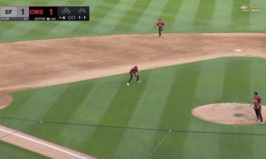 시카고 화이트삭스 3루수 조쉬 로하스가 4회 샌프란시스코 이정후의 땅볼 타구를 처리하고 있다. /MLBTV 중계화면 캡처