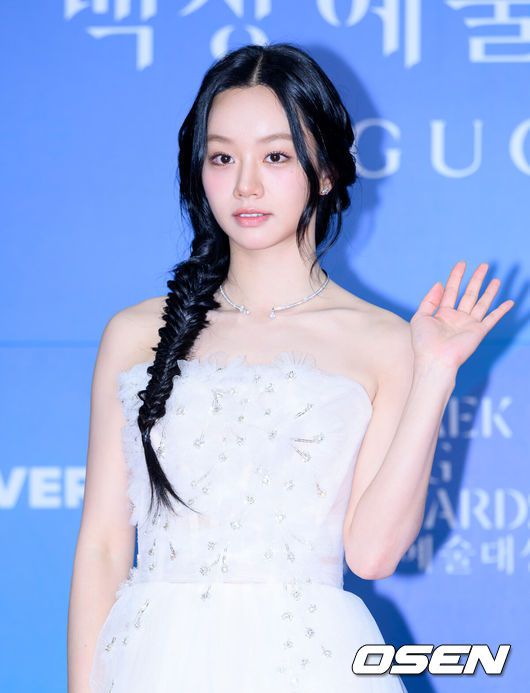 [OSEN=이대선 기자] 5일 오후 서울 강남구 코엑스 D홀에서 ‘제61회 백상예술대상 with 구찌’ 레드카펫 행사가 열렸다.방송·영화·연극을 아우르는 국내 유일무이 종합 예술 시상식 ‘제61회 백상예술대상 with 구찌’는 JTBC·JTBC2·JTBC4에서 동시 생중계, 프리즘·네이버TV·치지직에서 디지털 생중계된다.배우 이혜리가 레드카펫을 밟고 있다. 2025.05.05 /sunday@osen.co.kr