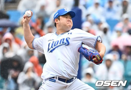 [OSEN=대구, 이석우 기자] 5일 대구삼성라이온즈파크에서 2025 신한 SOL 뱅크 KBO 리그 삼성 라이온즈와 한화 이글스의 경기가 열렸다. 홈팀 삼성은 이승현이, 방문팀 한화는 류현진이 선발 출전했다. 삼성 라이온즈 이승현이 역투하고 있다. 2025.04.05 / foto0307@osen.co.kr