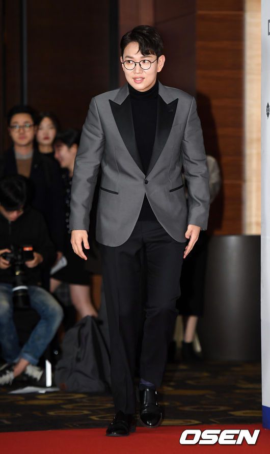 [OSEN=조은정 기자] 17일 오후 서울 영등포구 콘래드 서울 호텔에서 '2020 대한민국 퍼스트브랜드 대상' 포토월 행사가 열렸다.아나테이너 장성규가 입장하고 있다. /cej@osen.co.kr
