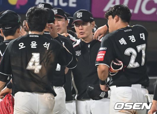 KT 위즈 이강철 감독. /OSEN DB