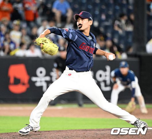 [OSEN=대전, 이대선 기자] 11일 오후 대전 한화생명볼파크에서 'KBO 올스타 프라이데이' 퓨처스 올스타전이 열렸다.KBO 올스타전의 전야제인 퓨처스 올스타전 경기는 남부리그(상무, KT, 삼성, NC, 롯데, KIA)와 북부리그(한화, SSG, LG, 두산, 고양) 대표로 나선 총 48명의 선수가 치열한 승부를 펼친다.8회말 남부올스타 이영재가 역투하고 있다. 2025.07.11