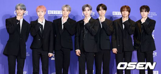 [OSEN=조은정 기자]그룹 NCT DREAM(엔시티 드림, 이하 NCT 드림)의 정규 5집 ‘Go Back To The Future’(고 백 투 더 퓨처) 발매 기념 제작 발표회가 14일 서울 송파구 롯데시네마 월드타워에서 열렸다.이번 앨범은 가장 빛나는 ‘나’를 찾기 위해 시간 여행을 떠난 호기심 많은 괴짜 NCT DREAM이 과거와 현재, 미래를 넘나드는 여정을 스펙터클하게 그려낸 작품이다. 더블 타이틀곡 ‘BTTF’(비티티에프 / 백 투 더 퓨처)와 ‘CHILLER’를 포함한 총 9곡이 수록돼 있다.NCT드림이 포즈를 취하고 있다. 2025.07.14/cej@osen.co.kr