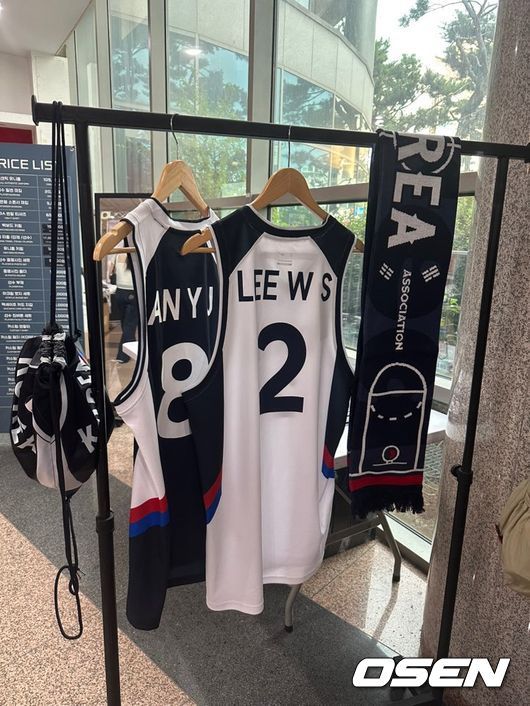 [사진] 유니폼을 사려는 인산인해 농구팬들