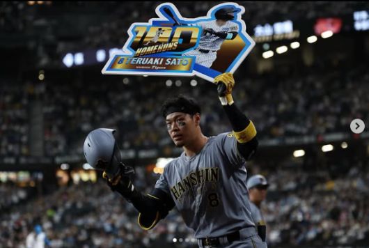 개인 통산 100홈런을 기록한 사토 테루아키. / 사토 테루아키 SNS