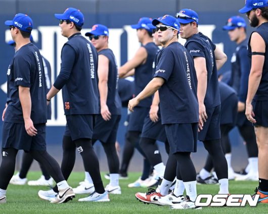 [OSEN=광주, 이대선 기자] 1일 오후 광주-기아 챔피언스필드에서 2025 신한 SOL Bank KBO리그 KIA 타이거즈와 한화 이글스의 경기가 열렸다.KIA는 이의리, 한화는 류현진을 선발 투수로 내세웠다.경기에 앞서 한화 손아섭이 훈련을 하고 있다. 2025.08.01 /sunday@osen.co.kr