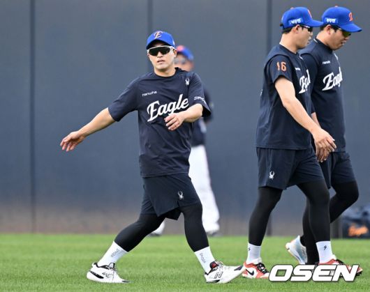 [OSEN=광주, 이대선 기자] 1일 오후 광주-기아 챔피언스필드에서 2025 신한 SOL Bank KBO리그 KIA 타이거즈와 한화 이글스의 경기가 열렸다.KIA는 이의리, 한화는 류현진을 선발 투수로 내세웠다.경기에 앞서 한화 손아섭이 훈련을 하고 있다. 2025.08.01 /sunday@osen.co.kr