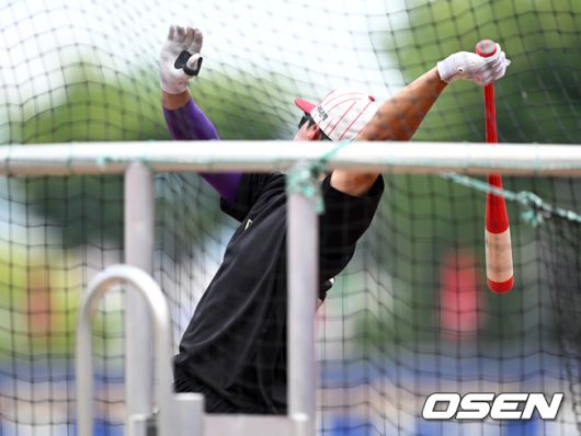 [OSEN=광주, 이대선 기자] 2일 오후 광주-기아 챔피언스필드에서 2025 신한 SOL Bank KBO리그 KIA 타이거즈와 한화 이글스의 경기가 열렸다.KIA는 네일, 한화는 문동주를 선발 투수로 내세웠다.KIA 김도영이 타격 훈련을 하고 있다. 2025.08.02 /sunday@osen.co.kr