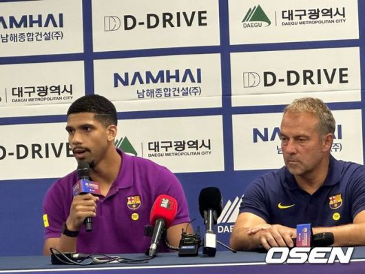 [사진] 기자회견에 임한 로날드 아라우호와 한지 플릭 감독