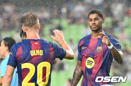 [OSEN=대구, 이석우 기자] 4일 대구스타디움에서 대구FC와 FC 바르셀로나의  2025 아시아 투어 에디션 한국 경기가 열렸다.  FC 바르셀로나는지난달 31일 서울월드컵경기장에서 열린 FC 서울과의 맞대결에서 7-3으로 완승을 거뒀다.FC 바르셀로나 마커스 래시포드가 골을 성공시키고 세리머니를 하고 있다. 2025.08.04 / foto0307@osen.co.kr