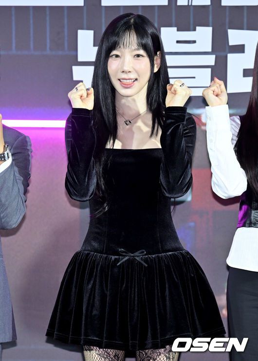 [OSEN=조은정 기자]’넷플릭스(Netflix) 예능‘좀비버스: 뉴 블러드’ 제작발표회가 14일 서울 용산구 CGV용산아이파크몰에서 열렸다.이날 제작발표회에는 박진경 PD, 문상돈 PD, 노홍철, 이시영, 조세호, 태연, 육성재, 딘딘, 코드 쿤스트, 권은비, 파트리샤, 김선태, 안드레 러시가 참석했다.태연이 포즈를 취하고 있다. 2024.11.14 /cej@osen.co.kr