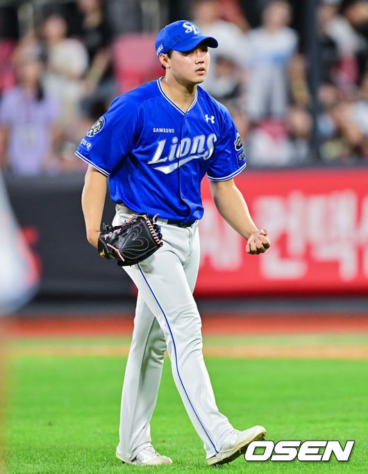 [OSEN=수원, 박준형 기자] 8일 오후 수원 KT위즈파크에서 ‘2025 신한 SOL BANK KBO리그’ KT 위즈와 삼성 라이온즈의 경기가 진행됐다.이날 KT는 소형준을, 삼성은 원태인을 선발투수로 내세웠다.8회말 2사 2루 삼성 배찬승 투수가 KT 김상수를 삼진아웃 잡은뒤 포효하고 있다.   2025.08.08 / soul1014@osen.co.kr