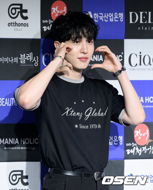 [OSEN=이대선 기자] 13일 오후 서울 종로구 대학로 대학로 아트하우스에서 연극 '서울의 별' 프레스콜 및 기자간담회가 열렸다. 유희재가 취재진 앞에서 포즈를 취하고 있다.