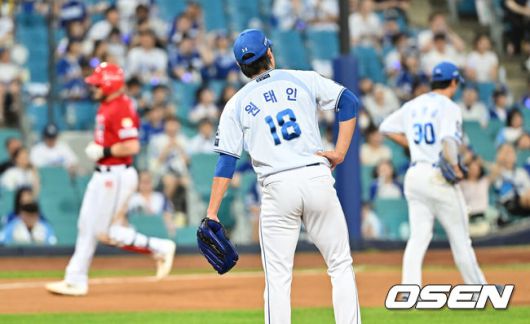 [OSEN=대구, 이석우 기자] 14일 대구삼성라이온즈파크에서 2025 신한 SOL 뱅크 KBO 리그 삼성 라이온즈와 KIA 타이거즈의 경기가 열렸다. 홈팀 삼성은 원태인이, 방문팀 KIA는 양현종이 선발 출전했다. 삼성 라이온즈 원태인이 6회초 무사 만루 KIA 타이거즈 위즈덤에게 우중간 만루 홈런을 맞고 아쉬워하고 있다. 2025.08.14 / foto0307@osen.co.kr