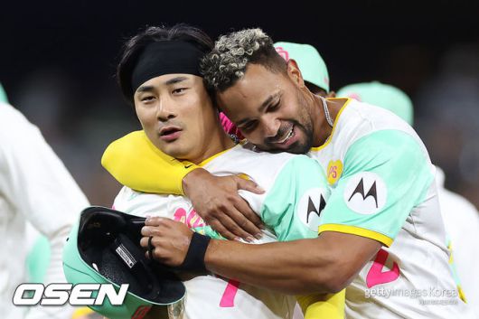 [사진] 샌디에이고 시절 김하성과 잰더 보가츠. ⓒGettyimages(무단전재 및 재배포 금지)