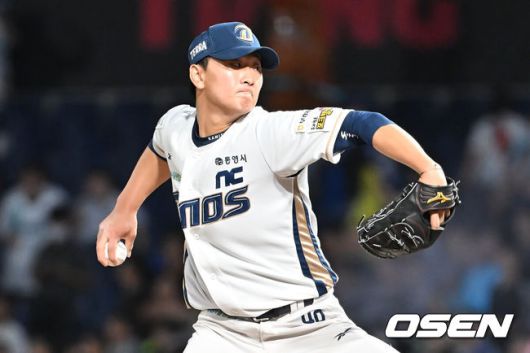 [OSEN=창원, 이석우 기자] 20일 창원NC파크에서 2025 신한 SOL 뱅크 KBO 리그 NC 다이노스와 삼성 라이온즈의 경기가 열렸다. 홈팀 NC는 목지훈이, 방문팀 삼성은 원태인이 선발 출전했다. NC 다이노스 이준혁이 역투하고 있다. 2025.08.20 / foto0307@osen.co.kr