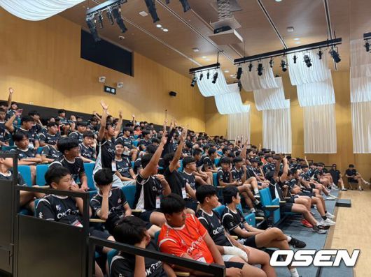 지난 29일부터 인천 서구 하나글로벌캠퍼스에서 ‘OK 읏맨 럭비 아카데미’가 열렸다. OK금융그룹은 31일까지 2박 3일간 전국 10개 학교 럭비 선수와 지도자들 대상으로 실내 강의와 실외 교육을 준비했다. / OSEN DB