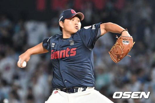 [OSEN=창원, 이석우 기자] 22일 창원NC파크에서 2025 신한 SOL 뱅크 KBO 리그 NC 다이노스와 롯데 자이언츠의 경기가 열렸다. 홈팀 NC는 신민혁이, 방문팀 롯데는 박세웅이 선발 출전했다. 롯데 자이언츠 박진이 역투하고 있다. 2025.08.22 / foto0307@osen.co.kr