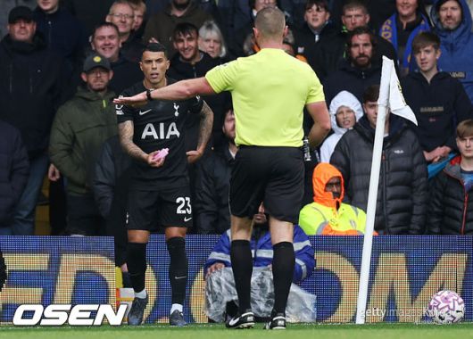 LEEDS, ENGLAND - OCTOBER 04: Pedro Porro of Tottenham Hotspur reacts after being struck by a vape from the stands during the Premier League match between Leeds United and Tottenham Hotspur at Elland Road on October 04, 2025 in Leeds, England. (Photo by Michael Regan/Getty Images)