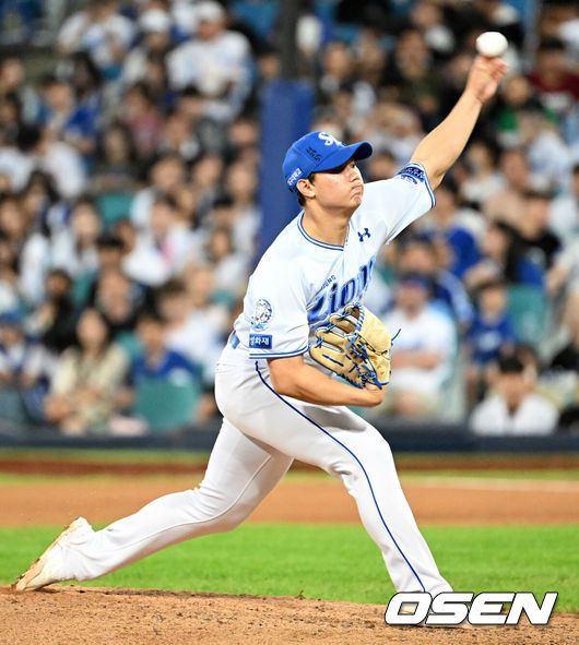 [OSEN=대구, 이대선 기자] 11일 오후 대구 삼성라이온즈파크에서 2025 신한 SOL Bank KBO리그 삼성 라이온즈와 SSG 랜더스의 경기가 열렸다.삼성은 후라도, SSG은 화이트를 선발 투수로 내세웠다.8회초 삼성 배찬승이 역투하고 있다. 2025.09.11 /sunday@osen.co.kr