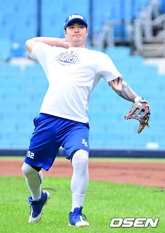 [OSEN=대구, 최규한 기자] 14일 대구 삼성라이온즈파크에서 ‘2025 신한 SOL뱅크 KBO리그’ 준플레이오프(5전 3선승제) 4차전 삼성 라이온즈와 SSG 랜더스의 경기가 열린다.삼성은 아리엘 후라도, SSG는 김광현을 선발로 내세운다.경기를 앞두고 삼성 박병호가 훈련을 펼치고 있다. 2025.10.14 / dreamer@osen.co.kr