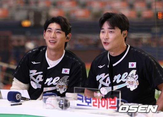 [OSEN=고척, 조은정 기자]8일 서울 구로구 고척스카이돔에서 ‘2025 NAVER K-BASEBALL SERIES’ 대한민국 야구 대표팀과 체코 야구 대표팀의 경기가 열린다. 샌프란시스코 자이언츠 이정후, 애틀랜타 브레이브스에서 FA가 된 김하성이 KBO LIVE를 진행하고 있다. 2025.11.08 /cej@osen.co.kr