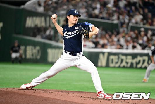 [OSEN=도쿄(일본), 조은정 기자]15일 일본 도쿄돔에서 ‘2025 NAVER K-BASEBALL SERIES’ 대한민국과 일본의 1차전 경기가 열렸다.한국은 곽빈, 일본은 소타니 류헤이를 선발투수로 내세웠다.1회말 대한민국 곽빈이 역투하고 있다. 2025.11.15. /cej@osen.co.kr