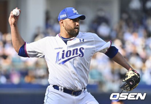 [OSEN=대구, 이석우 기자] 21일 대구 삼성라이온즈파크에서 ‘2022 신한은행 SOL KBO리그’ 삼성 라이온즈와 KT 위즈의 경기가 열렸다. 삼성 라이온즈 선발투수 수아레즈가 역투하고 있다. 2022.05.21 / foto0307@osen.co.kr