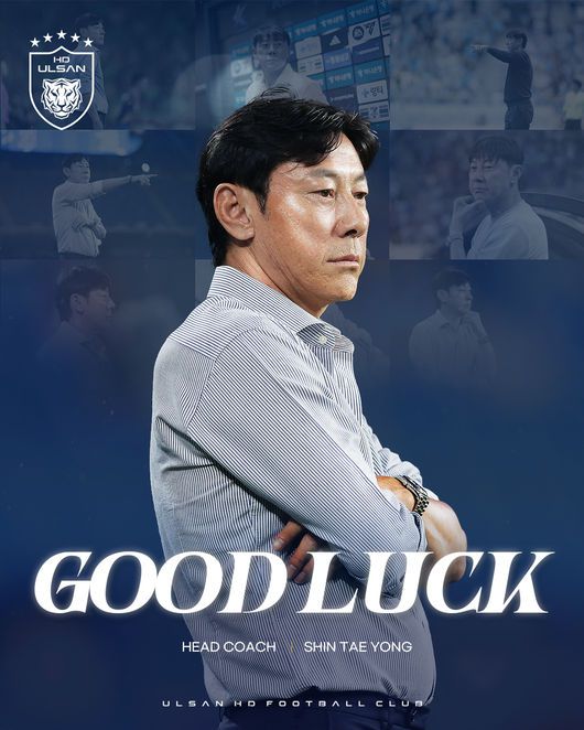 [OSEN=울산, 이석우 기자] 18일 울산 문수축구경기장에서 하나은행 K리그1 2025 울산 HD와 광주FC의 경기가 열렸다.  신태용 감독 경질을 두고 후폭풍이 몰아친 울산은 급격히 무너져 강등권까지 추락했고, 반면 광주FC는 파이널A 진출의 마지막 불씨를 살리기 위해 총력전에 나섰다.울산 HD 이청용이 페널티킥을 성공하고 골프 세리머니를 하고 있다. 2025.10.18 / foto0307@osen.co.kr