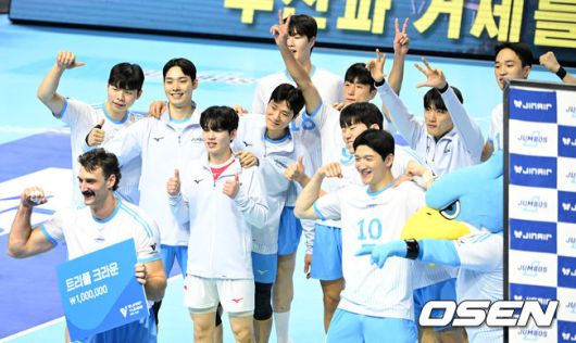 MVP 경쟁자가 한 집안에! 정지석 '러셀의 수상 나도 신나'