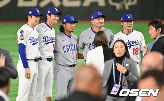[OSEN=도쿄(일본), 박준형 기자] 역시 디펜딩 챔피언답다. LA 다저스가 도쿄 시리즈 1,2차전을 쓸어 담았다.다저스는 19일 일본 도쿄돔에서 열린 시카고 컵스와의 도쿄 시리즈 2차전에서 6-3으로 승리했다. 오타니 쇼헤이는 시즌 첫 아치를 그리며 도쿄돔을 열광의 도가니로 만들었다. 이로써 다저스는 지난 18일 1차전 4-1 승리에 이어 이날 경기까지 가져오며 도쿄 시리즈를 기분좋게 마무리지었다.경기종료 후 LA 다저스 사사키와 오타니, 시카고 컵스 이마나가, 스즈키, LA 다저스 야마모토가 기념 사진을 촬영하고 있다.  2025.03.19 / soul1014@osen.co.kr