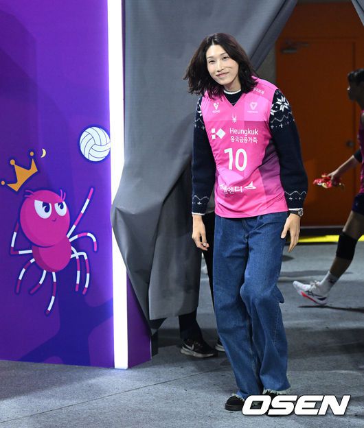 팬들 향해 공손한 인사