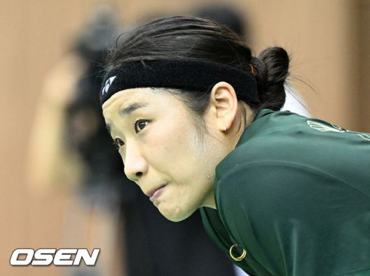 [OSEN=진천, 이대선 기자] 17일 충북 진천선수촌에서 대한민국 배드민턴 국가대표팀 미디어데이가 열렸다.배드민턴 대표팀 안세영이 훈련 후 휴식을 취하고 있다. 2025.06.17 /sunday@osen.co.kr