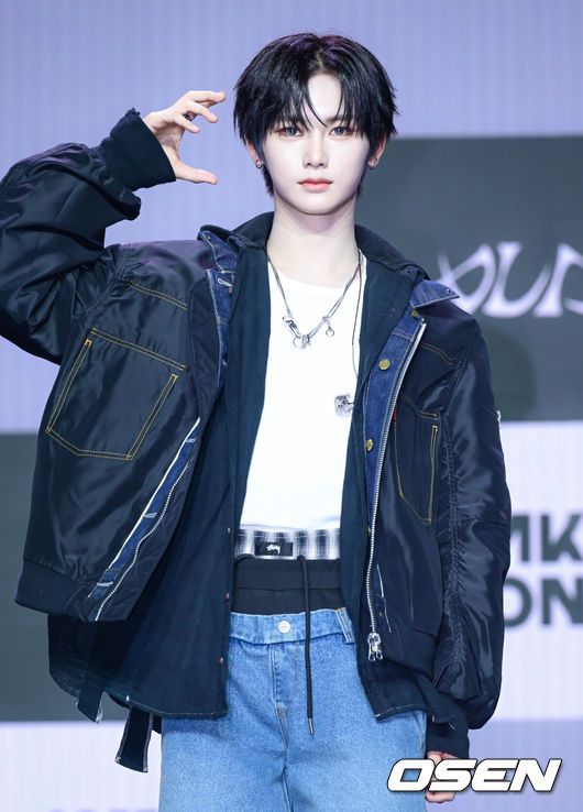 [OSEN=조은정 기자] 알파드라이브원 미니 1집 ‘EUPHORIA’ 발매 기념 미디어 쇼케이스가 12일 서울 용산구 블루스퀘어에서 열렸다.알파드라이브원의 데뷔 앨범인 미니 1집 ‘EUPHORIA’에는 선공개곡 ‘FORMULA’(포뮬러)와 타이틀곡 ‘FREAK ALARM’(프릭 알람)을 비롯해 ‘Raw Flame’(로우 플레임), ‘Chains’(체인스), ‘Never Been 2 Heaven’(네버 빈 투 헤븐), ‘Cinnamon Shake’(시나몬 셰이크)까지 총 6곡이 수록됐다.알파드라이브원 안신이 포즈를 취하고 있다.  2026.01.12 /cej@osen.co.kr