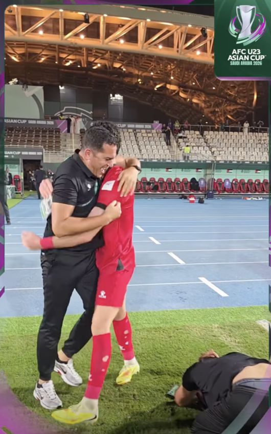 [사진] 오열하는 요르단 감독 / AFC