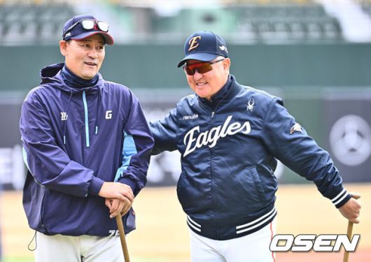 롯데 자이언츠 김민재 코치와 한화 이글스 김경문 감독. /OSEN DB