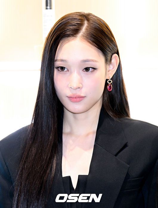 [OSEN=조은정 기자]그룹 올데이프로젝트가 16일 서울 성동구에서 진행된 브이티 코스메틱 성수 팝업 오픈 기념 포토월 행사에 참석했다.올데이프로젝트는 지난 8일 첫 미니앨범 '올데이 프로젝트'(ALLDAY PROJECT)를 발표했다.올데이프로젝트 애니가 포즈를 취하고 있다. 2025.12.16 /cej@osen.co.kr