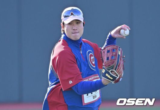 [OSEN=울산, 이석우 기자] 13일 울산 문수야구장에서 울산 웨일즈 트라이아웃이 열렸다. 정원 35명 모집에 무려 230명이 지원한 KBO 퓨처스리그 최초의 시민구단 울산 웨일즈는 13·14일 이틀간의 트라이아웃을 거쳐 15일 합격자를 발표한다.전 키움 히어로즈 외야수 김동엽이 트라이아웃에 참가하고 있다. 2026.01.13 / foto0307@osen.co.kr