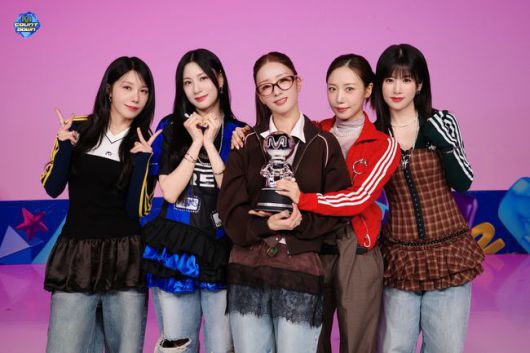 위드어스엔터테인먼트 제공