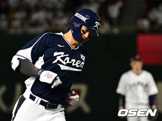 [OSEN=고척, 이대선 기자] 9일 오후 서울 고척스카이돔에서 2025 신한 SOL Bank KBO리그 키움 히어로즈와 LG 트윈스의 경기가 열렸다.키움은 알칸타라, LG는 톨허스트를 선발 투수로 내세웠다.6회말 무사 1,2루에서 키움 송성문이 우전 적시 2루타를 치고 그라운드를 달리고 있다. 2025.09.09 /sunday@osen.co.kr