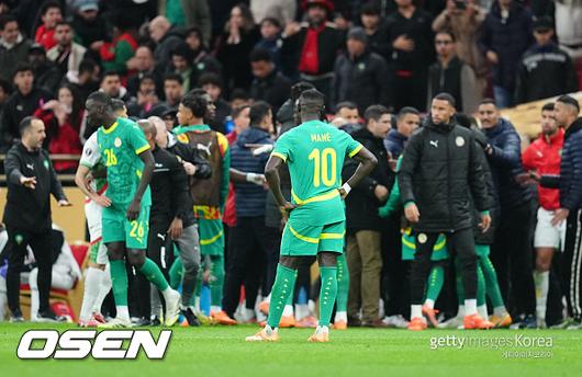 [사진] 라커룸으로 들어가는 선수단 ⓒGettyimages(무단전재 및 재배포 금지)