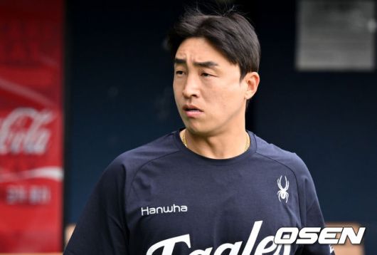 [OSEN=잠실, 조은정 기자]8일 오후 서울 잠실구장에서 ‘2025 신한 SOL Bank KBO리그’ LG 트윈스와 한화 이글스의 경기가 열린다.LG는 임찬규, 한화는 류현진을 선발로 내세웠다.한화 손아섭이 훈련에 나서고 있다. 2025.08.08 /cej@osen.co.kr