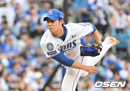 [OSEN=대구, 이석우 기자] 7일 대구 삼성라이온즈파크에서 2025 신한 SOL뱅크 KBO 와일드카드 결정전 삼성 라이온즈와 NC 다이노스의 경기가 열렸다. 홈팀 삼성은 로건이 방문팀 NC는 원태인이 선발 투수로 출전했다.삼성 라이온즈 선발투수 원태인이 역투하고 있다. 2025.10.07 / foto0307@osen.co.kr