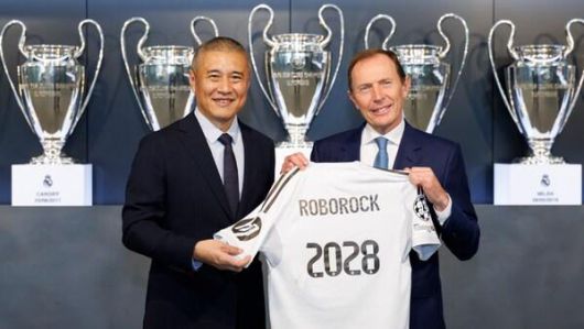 Roborock President, Mr Quan Gang, and Real Madrid Football Club's Director of Institutional Relations, Emilio Butragueño
