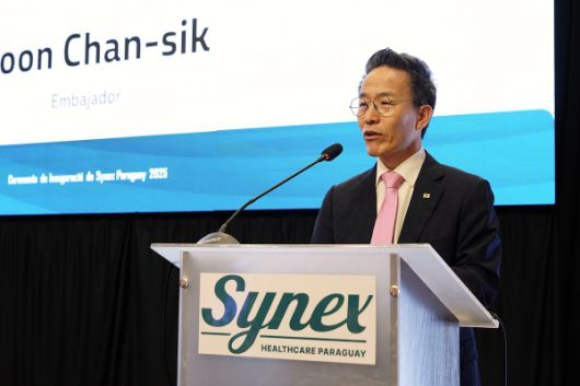 윤찬식 주파라과이 대한민국 대사관 대사가 축사를 하고 있다.