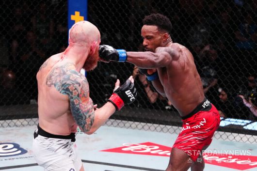 르론 머피 vs 조쉬 에멧 ⓒUFC