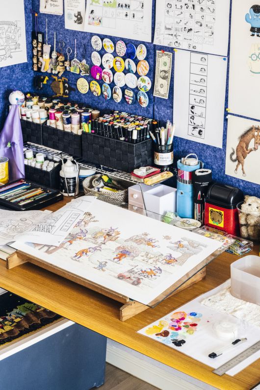 유설화 작가가 작업 중인 그림들. 해란 작가