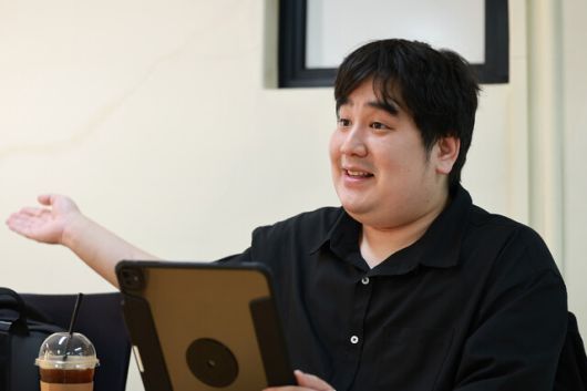 문호진씨가 지난 15일 오후 서울 마포구 한겨레신문사에서 인터뷰 하고 있다. 정용일 선임기자 yongil@hani.co.kr