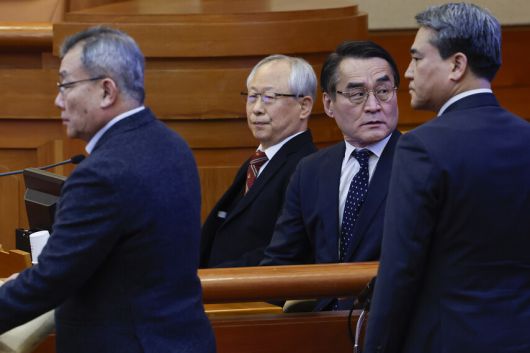 윤석열 대통령 측 변호인단인 배보윤 변호사가 16일 서울 종로구 헌법재판소에서 열린 윤석열 대통령 탄핵심판 사건 2차 변론기일에 출석해 있다. 공동취재사진