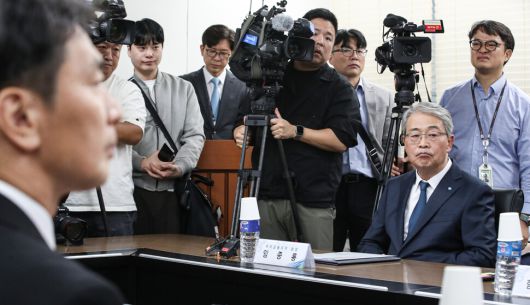 임종룡 우리금융지주 회장이 지난해 9월24일 오후 서울 중구 은행회관에서 열린 중소기업 기후위기 대응 등의 지원을 위한 업무협약식에 참석해 있다. 사진공동취재